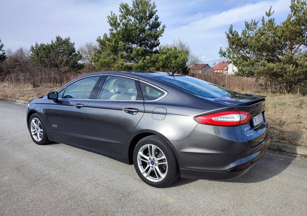 Ford Mondeo cena 61800 przebieg: 129140, rok produkcji 2016 z Chmielnik małe 704